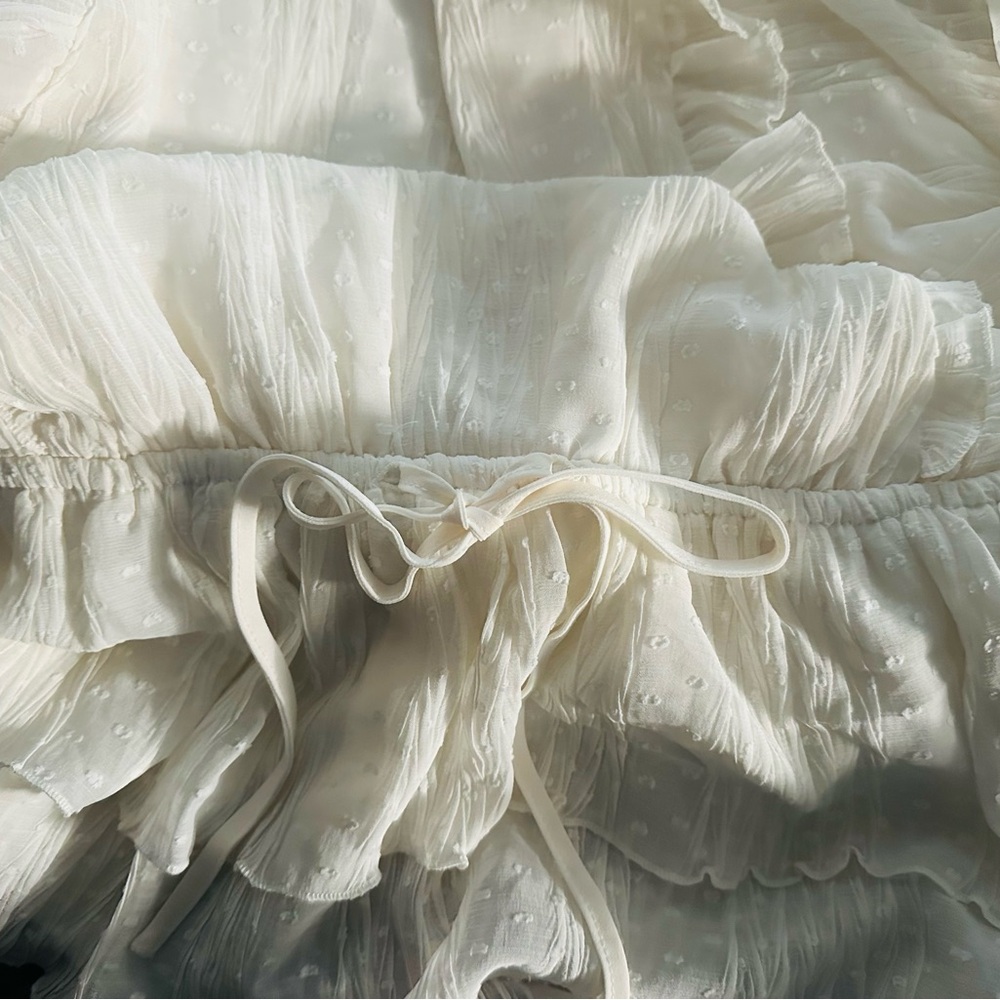 Express Cream Ruffle Blouse - Picture 5 of 8
